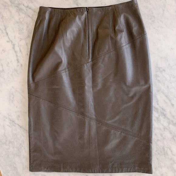 Brown leather pencil skirt with side slit, smooth waist line, a classic size 10 - Picture 8 of 13